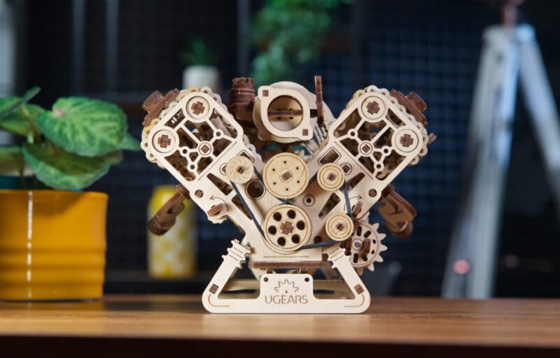 UGEARS V8 Motor (mit Elektronik)