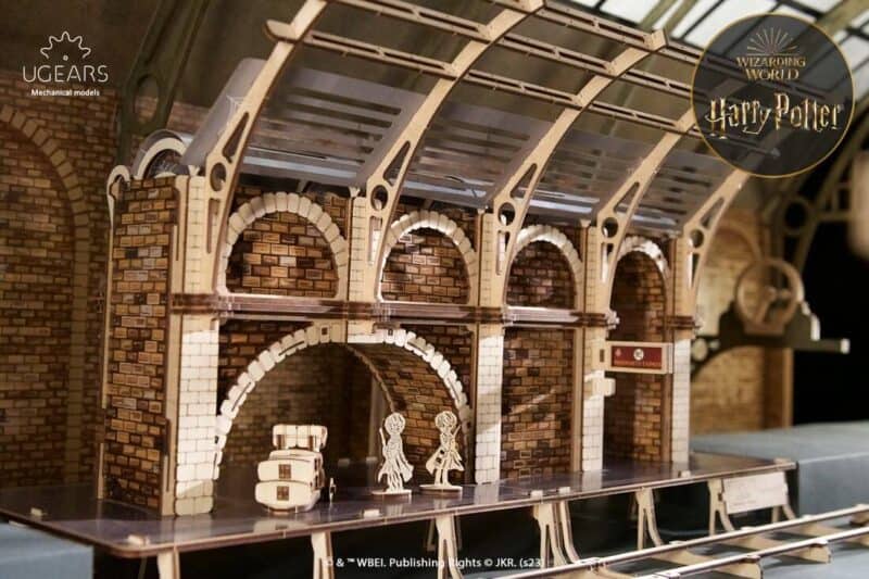 Zauberhaftes Modellbau-Set: Ugears™ Hogwarts Express & Bahnsteig 9 ¾