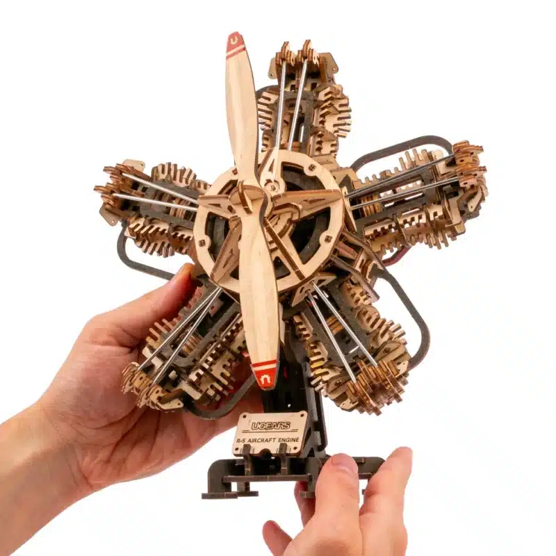 Ugears R-5 Flugzeugmotor